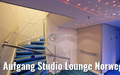 Aufgang Studio Lounge Norwegian Escape Deck 10