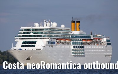 Costa neoRomantica outbound port of Hamburg 10. July 2015