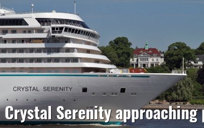 Crystal Serenity approaching port of Hamburg, 09. May 2011