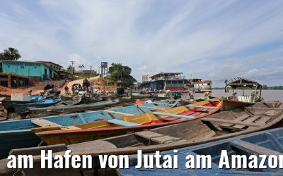 am Hafen von Jutai am Amazonas mit Booten 05.01.2015