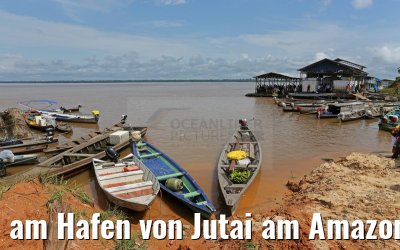 am Hafen von Jutai am Amazonas mit Booten 05.01.2015