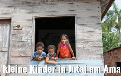 kleine Kinder in Jutai am Amazonas 05.01.2015