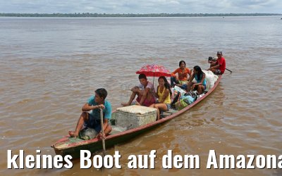 kleines Boot auf dem Amazonas 05.01.2015