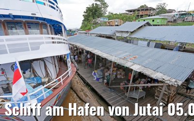 Schiff am Hafen von Jutai 05.01.2015