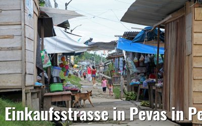 Einkaufsstrasse in Pevas in Peru 07.01.2015