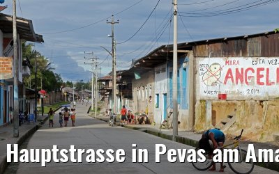 Hauptstrasse in Pevas am Amazonas 07.01.2015