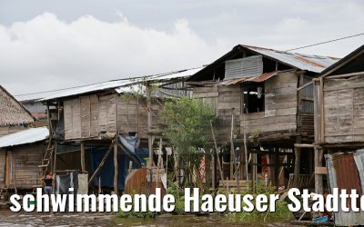 schwimmende Haeuser Stadtteil Belen in Iquitos 08.01.2015