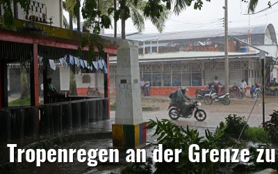 Tropenregen an der Grenze zu Brasilien in Leticia 09.01.2015