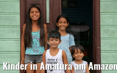 Kinder in Amatura am Amazonas 10.01.2015