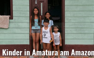Kinder in Amatura am Amazonas in Brasilien 10.01.2015