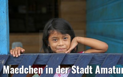 Maedchen in der Stadt Amatura am Amazonas 10.01.2015
