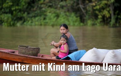 Mutter mit Kind am Lago Uara am Amazonas 11.01.2015