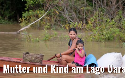 Mutter und Kind am Lago Uara am Amazonas 11.01.2015