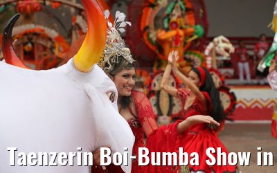 Taenzerin Boi-Bumba Show in Parintins in Brasilien 14.01.2015