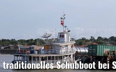 traditionelles Schubboot bei Santarem am Amazonas 15.01.2015