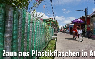 Zaun aus Plastikflaschen in Afua am Amazonas Delta 17.01.2015
