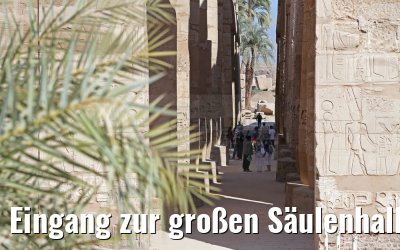 Eingang zur großen Säulenhalle im Tempel des Amun-Re in Karnak