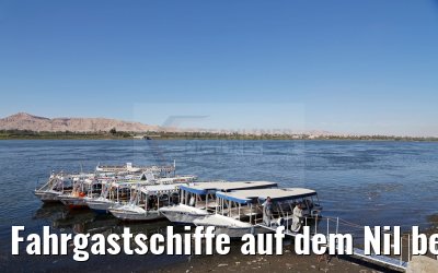 Fahrgastschiffe auf dem Nil bei Luxor
