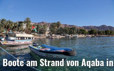 Boote am Strand von Aqaba in Jordanien