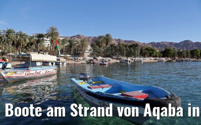Boote am Strand von Aqaba in Jordanien