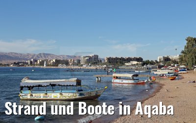 Strand und Boote in Aqaba