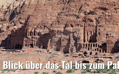 Blick über das Tal bis zum Palastgrab, Korinthisches Grab und Urnengrab Stadt Petra