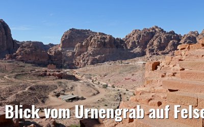 Blick vom Urnengrab auf Felsenstadt Petra