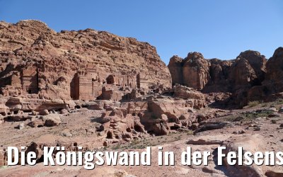 Die Königswand in der Felsenstadt Petra in Jordanien