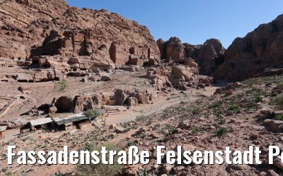 Fassadenstraße Felsenstadt Petra aus den Bergen gesehen
