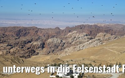 unterwegs in die Felsenstadt Petra in Jordanien
