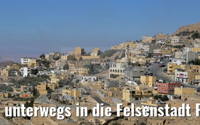 unterwegs in die Felsenstadt Petra in Jordanien