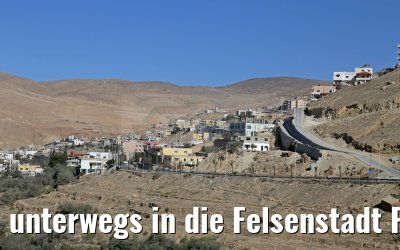 unterwegs in die Felsenstadt Petra in Jordanien