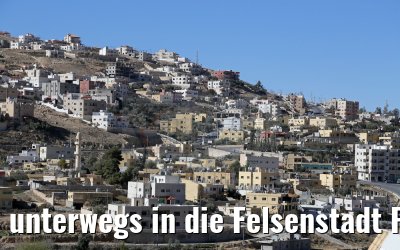 unterwegs in die Felsenstadt Petra in Jordanien