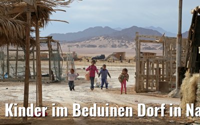 Kinder im Beduinen Dorf in Nabq