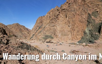Wanderung durch Canyon im Nabq-Nationalpark