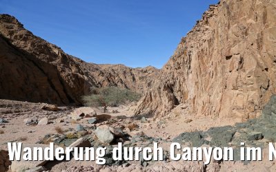 Wanderung durch Canyon im Nabq-Nationalpark
