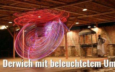 Derwich mit beleuchtetem Umhang Beduinendorf El Gouna