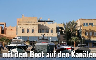 mit dem Boot auf den Kanälen von El Gouna