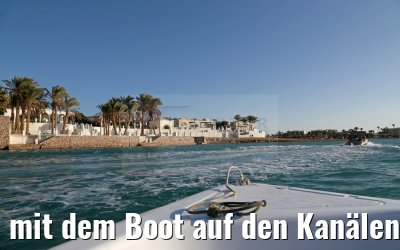 mit dem Boot auf den Kanälen von El Gouna