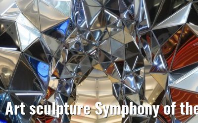 Art sculpture Symphony of the Seas Royal Promenade