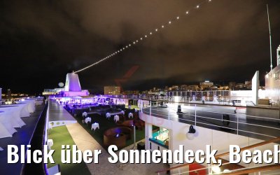 Blick über Sonnendeck, Beach Bar und Lounge AIDAmira