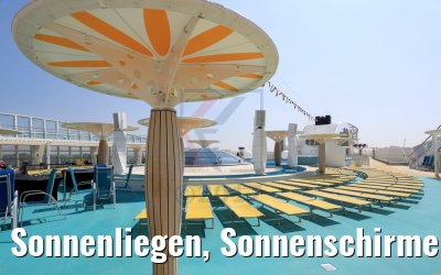 Sonnenliegen, Sonnenschirme und Glaskuppel Theatrium AIDAdiva