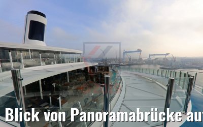 Blick von Panoramabrücke auf Aussenalster Bar und Hohe Luft Bar neue Mein Schiff 2