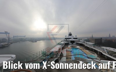 Blick vom X-Sonnendeck auf Pooldeck neue Mein Schiff 2