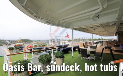 Oasis Bar, sundeck, hot tubs MS Columbus Deck 08