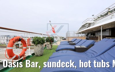Oasis Bar, sundeck, hot tubs MS Columbus Deck 08