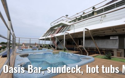 Oasis Bar, sundeck, hot tubs MS Columbus Deck 08