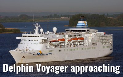 Delphin Voyager approaching port of Hamburg, 10. May 2008