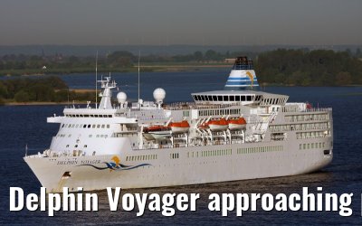 Delphin Voyager approaching port of Hamburg, 10. May 2008