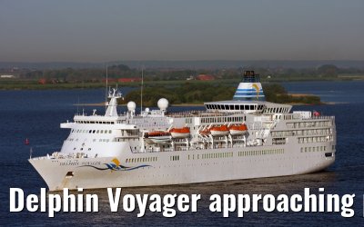 Delphin Voyager approaching port of Hamburg, 10. May 2008
